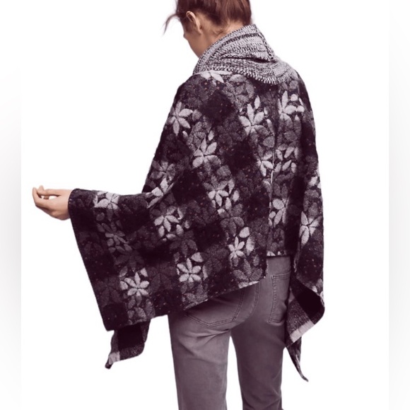 Gorgeous Anthropologie reversible poncho sweater EUC - Picture 4 of 7